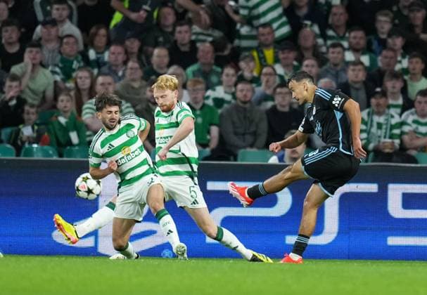 David Strelec of Slovan Bratislava shoots at goal past Greg Taylor & Liam Scales of Celtic. Celtic v Slovan Bratislava, UEFA Champions League, Group Stage, Football, Celtic Park, Glasgow, Scotland, UK, 18 Sep 2024 EDITORIAL USE ONLY No use with unauthorised audio, video, data, fixture lists, club league logos or live services. Online in-match use limited to 120 images, no video emulation. No use in betting, games or single club league player publications. Copyright: xStuartxWallace Shutterstockx 14722221w