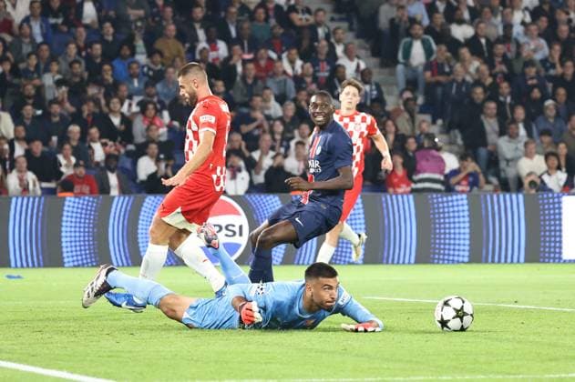 Psg - Gérone PHOTOPQR LE PARISIEN LP Fred Dugit ; Paris ; 18 09 2024 ; Sports Parc des Princes à Paris (XVIe), le 18 09 2024 1er tour de Ligue des champions de football Paulo Gazzaniga LP Fred Dugit - the Champions League match between PSG and Girona FC, at the Parc des Princes, on September 18, 2024.