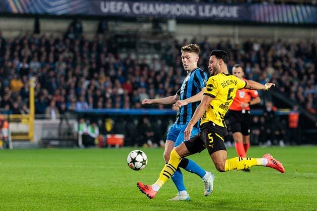 UEFA Champions League: Club Brugge - Borussia Dortmund; 18.09.2024 Zweikampf Andreas Skov Olsen (Club Brugge, 7), Ramy Bensebaini (Borussia Dortmund, 5) UEFA Champions League: Club Brugge - Borussia Dortmund, Brugge, Jan Breydelstadion am 18.09.2024 Copyright: xBEAUTIFULxSPORTS Wunderlx
