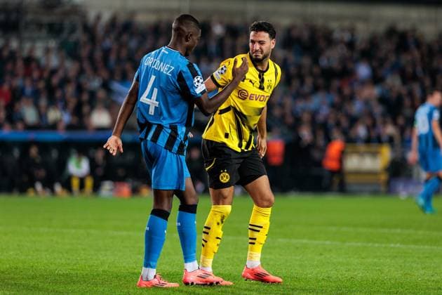UEFA Champions League: Club Brugge - Borussia Dortmund; 18.09.2024 Joel Ordonez (Club Brugge, 4) entschuldigt sich bei Ramy Bensebaini (Borussia Dortmund, 5) UEFA Champions League: Club Brugge - Borussia Dortmund, Brugge, Jan Breydelstadion am 18.09.2024 Copyright: xBEAUTIFULxSPORTS Wunderlx