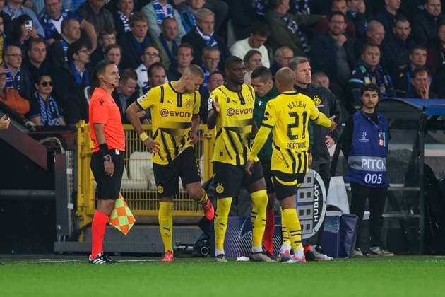 18.09.2024, Fussball, Saison 2024 2025, UEFA Champions League, 1. Spieltag, FC Brügge - Borussia Dortmund, v. l. Waldemar Anton (Borussia Dortmund), Serhou Guirassy (Borussia Dortmund) werden eingewechselt, Donyell Malen (Borussia Dortmund), Brügge Jan Breydel Stadion Belgien xRHR-FOTO DEx Copyright: DennisxEwert RHR-FOTOx RHR-FOTO DE