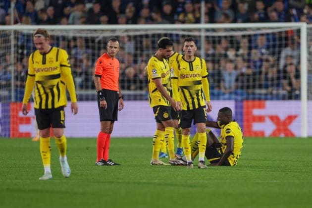 18.09.2024, Fussball, Saison 2024 2025, UEFA Champions League, 1. Spieltag, FC Brügge - Borussia Dortmund, Serhou Guirassy (Borussia Dortmund) geht kurz nach seiner Einwechslung mit Schmerzen zu Boden, Brügge Jan Breydel Stadion Belgien xRHR-FOTO DEx Copyright: DennisxEwert RHR-FOTOx RHR-FOTO DE