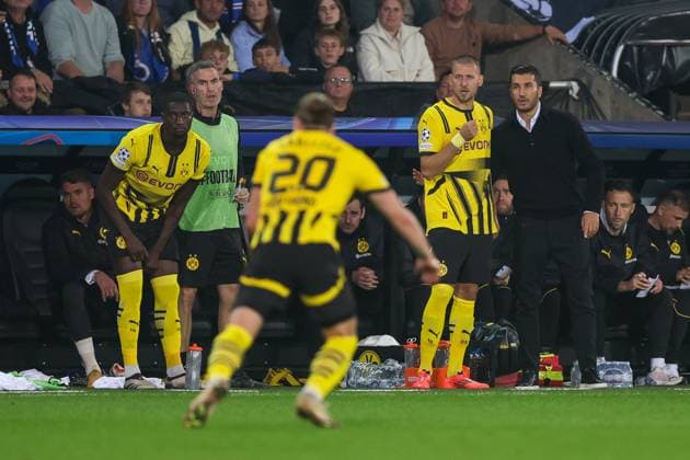 18.09.2024, Fussball, Saison 2024 2025, UEFA Champions League, 1. Spieltag, FC Brügge - Borussia Dortmund, v. l. Serhou Guirassy (Borussia Dortmund), Waldemar Anton (Borussia Dortmund), Trainer Nuri Sahin (Borussia Dortmund) kurz vor der Einwechslung, Brügge Jan Breydel Stadion Belgien xRHR-FOTO DEx Copyright: DennisxEwert RHR-FOTOx RHR-FOTO DE