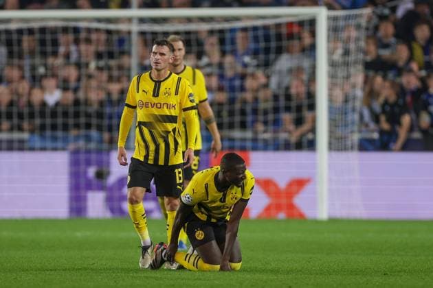 18.09.2024, Fussball, Saison 2024 2025, UEFA Champions League, 1. Spieltag, FC Brügge - Borussia Dortmund, Serhou Guirassy (Borussia Dortmund) geht kurz nach seiner Einwechslung mit Schmerzen zu Boden, Brügge Jan Breydel Stadion Belgien xRHR-FOTO DEx Copyright: DennisxEwert RHR-FOTOx RHR-FOTO DE