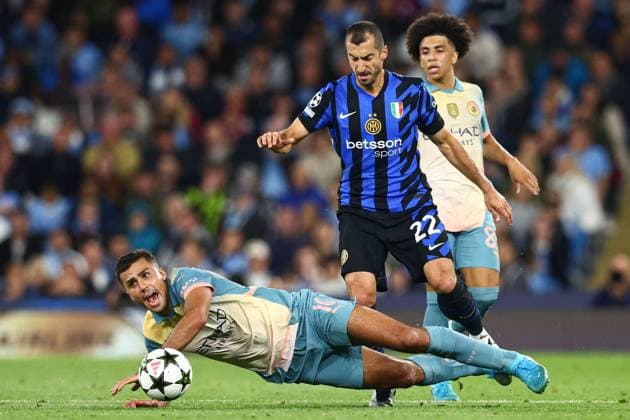 Rodri of Manchester City is challenged by Henrikh Mkhitaryan of Inter Milan Manchester City v Inter Milan, UEFA Champions League, Group Stage, Football, Etihad Stadium, Manchester, UK, 18 Sep 2024 EDITORIAL USE ONLY No use with unauthorised audio, video, data, fixture lists, club league logos or live services. Online in-match use limited to 120 images, no video emulation. No use in betting, games or single club league player publications.  Copyright: xMattxWest Shutterstockx 14722162bp