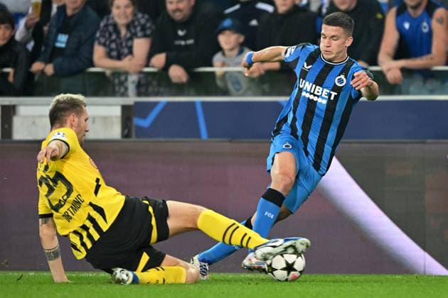 Bruegge, Jan Breydel Stadion, 18.09.24, GER, Herren, UEFA Champions League, Saison 2024-2025, Club Bruegge - Borussia Dortmund Bild: v.li. im Zweikampf Niklas SUELE (Dortmund) und Christos TZOLIS (Bruegge) Only for editorial use! UEFA regulations prohibit any use of photographs as image sequences and or quasi-video. Flandern Belgien