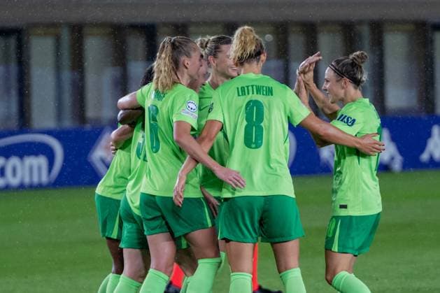 Florence, Italy, September 18th 2024: Marina Hegering (31 Wolfsburg) celebrates with teammates her second goal during the UEFA Women s Champions League round 2 match between ACF Fiorentina and VfL Wolfsburg at Viola Park in Florence, Italy. (Sara Esposito SPP) Copyright: xSaraxEspositox xSPPx spp-en-SaEsSp-SaraEsposito_SPP_-02115