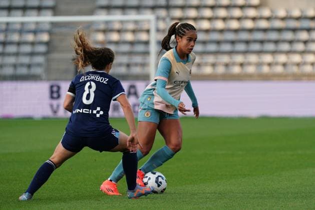 Mary Fowler of Man City takes on Daphne Corboz of Paris FC Paris FC Women v Manchester City Women, UEFA Women s Champions League, Second Round, Football, Stade Charlety , Paris, France, 18 Sep 2024 EDITORIAL USE ONLY No use with unauthorised audio, video, data, fixture lists, club league logos or live services. Online in-match use limited to 120 images, no video emulation. No use in betting, games or single club league player publications. Copyright: xDavexWinter Shutterstockx 14722161gm