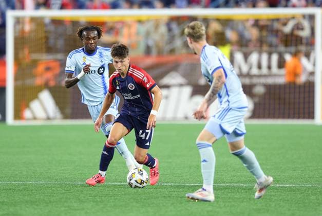 September 18, 2024; Foxborough, MA, USA; New England Revolution forward Esmir Bajraktarevic (47) in action during the MLS, Fussball Herren, USA match between CF Montreal and New England Revolution. CSM Foxborough United States - ZUMAc04_ 20240918_zma_c04_022 Copyright: xAnthonyxNesmithx