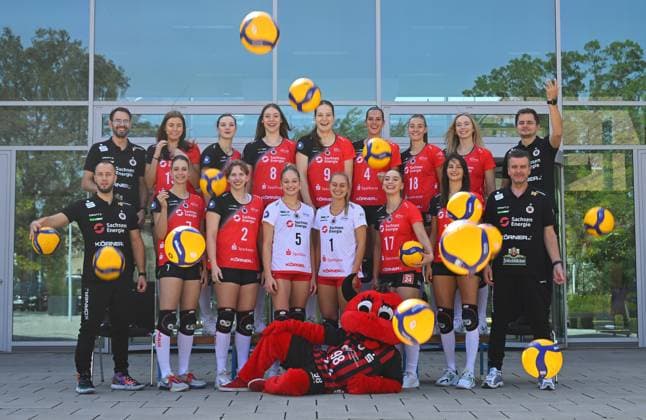 Teamfoto, Mannschaftsfoto, Media-Day in der Handwerkskammer Dresden, Media Day, Fototermin, Fotoshooting, Dresdner SC, Volleyball, 1. Bundesliga Frauen, 1. Liga, DSC, Saison 2024 2025, 18.09.2024,