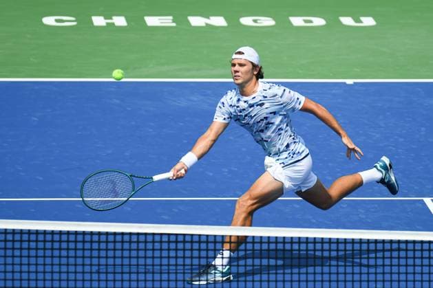 CHENGDU, CHINA - SEPTEMBER 19: Aleksandar Kovacevic of United States competes in the Men s Singles Round of 32 match against Alibek Kachmazov of Russia on Day 2 of 2024 Chengdu Open at Sichuan International Tennis Center on September 19, 2024 in Chengdu, Sichuan Province of China.  Copyright: xVCGx 111518859814