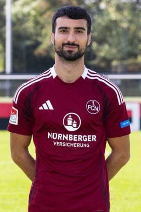 18.09.2024 - 1. FC Nürnberg FCN ( Club ) - 2. Fussball Bundesliga BL - Saison 2024 2025 - Fototermin Porträttermin Vorstellung Präsentation Pressetermin - DaMa - Einzelbild Einzelfoto Portrait Porträt Kopfbild - Mahir Emreli (30, 1. FC Nürnberg FCN )