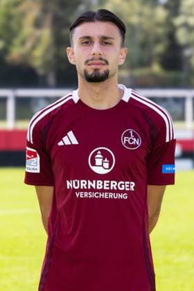 18.09.2024 - 1. FC Nürnberg FCN ( Club ) - 2. Fussball Bundesliga BL - Saison 2024 2025 - Fototermin Porträttermin Vorstellung Präsentation Pressetermin - DaMa - Einzelbild Einzelfoto Portrait Porträt Kopfbild - Berkay Yilmaz (21, 1. FC Nürnberg FCN )