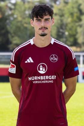 18.09.2024 - 1. FC Nürnberg FCN ( Club ) - 2. Fussball Bundesliga BL - Saison 2024 2025 - Fototermin Porträttermin Vorstellung Präsentation Pressetermin - DaMa - Einzelbild Einzelfoto Portrait Porträt Kopfbild - Janni Serra (23, 1. FC Nürnberg FCN )