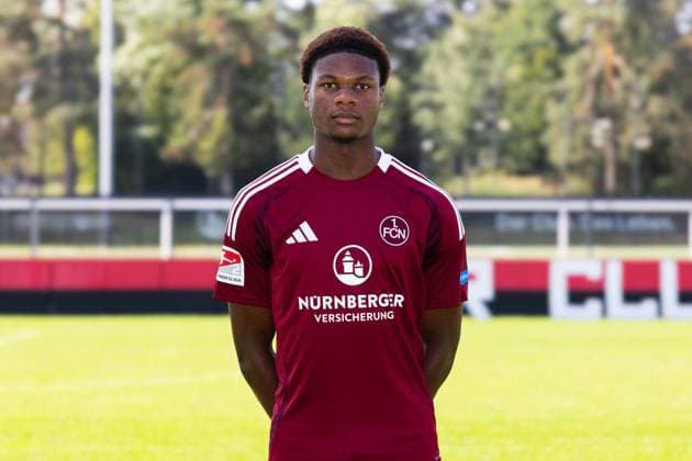 18.09.2024 - 1. FC Nürnberg FCN ( Club ) - 2. Fussball Bundesliga BL - Saison 2024 2025 - Fototermin Porträttermin Vorstellung Präsentation Pressetermin - DaMa - Einzelbild Einzelfoto Portrait Porträt Kopfbild - Winners Osawe (38, 1. FC Nürnberg FCN )