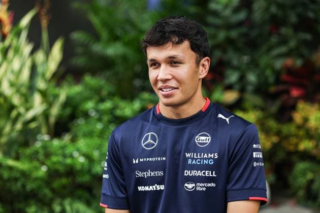 ALBON Alexander (tha), Williams Racing FW46, portrait during the Formula 1 Singapore Grand Prix 2024, 18th round of the 2024 Formula One World Championship, WM, Weltmeisterschaft from September 20 to 22, 2024 on the Marina Bay Circuit, in Singapore, Singapore - F1 - SINGAPORE GRAND PRIX 2024 DPPI Panoramic  240919_R18_SINGAPORE_DP_XB3_7787