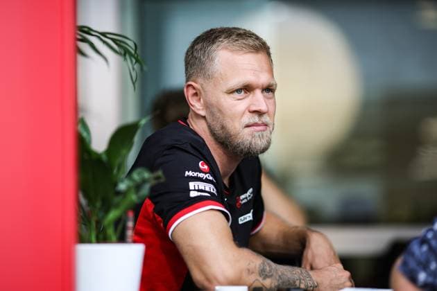 MAGNUSSEN Kevin (den), Haas F1 Team VF-24 Ferrari, portrait during the Formula 1 Singapore Grand Prix 2024, 18th round of the 2024 Formula One World Championship, WM, Weltmeisterschaft from September 20 to 22, 2024 on the Marina Bay Circuit, in Singapore, Singapore - F1 - SINGAPORE GRAND PRIX 2024 DPPI Panoramic  240919_R18_SINGAPORE_DP_XB3_8076