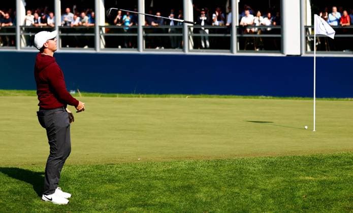 Rory Mcilroy of Northern Ireland reacts after missiing a chip on the 18th hole. BMW PGA, Golf Herren Championship, Day One, Golf, Wentworth, Surrey, UK - 19 Sep 2024  Copyright: xJamesxMarsh Shutterstockx 14728176c