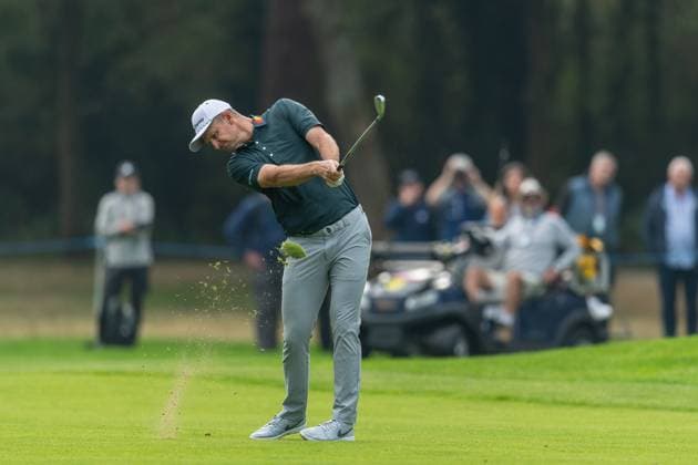 Justin Rose of England plays a shot on the 6th hole during round 1 of the BMW PGA, Golf Herren Championship at the Wentworth Golf Club, Virginia Water, England on 19 September 2024. Copyright: xGrantxWinterx 41780133