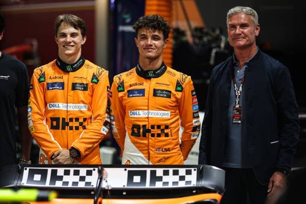 PIASTRI Oscar (aus), McLaren F1 Team MCL38, portrait NORRIS Lando (gbr), McLaren F1 Team MCL38, portrait David Coulthard former F1 driver during the Formula 1 Singapore Grand Prix 2024, 18th round of the 2024 Formula One World Championship, WM, Weltmeisterschaft from September 20 to 22, 2024 on the Marina Bay Circuit, in Singapore, Singapore - F1 - SINGAPORE GRAND PRIX 2024 DPPI Panoramic 240919_R18_SINGAPORE_DP_XB3_8893