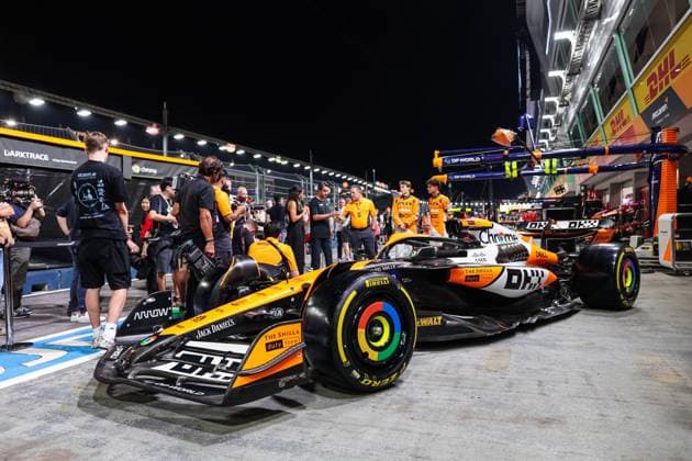 04 NORRIS Lando (gbr), McLaren F1 Team MCL38, action special livery during the Formula 1 Singapore Grand Prix 2024, 18th round of the 2024 Formula One World Championship, WM, Weltmeisterschaft from September 20 to 22, 2024 on the Marina Bay Circuit, in Singapore, Singapore - F1 - SINGAPORE GRAND PRIX 2024 DPPI Panoramic  240919_R18_SINGAPORE_DP_AV6_2332
