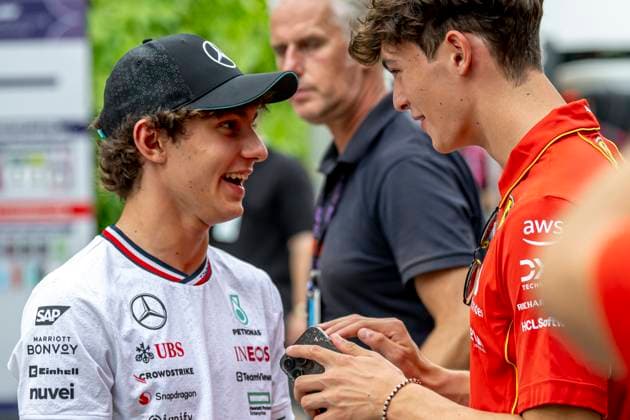 Marina Bay - 19-09-2024, Marina Bay Street Circuit, Andrea Kimi Antonelli and Oliver Bearman at the Formula 1 Singapore Grand Prix 2024 Thursday Formula 1 Singapore Grand Prix 2024 Thursday  x26283548x Copyright: