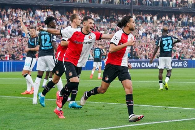 ROTTERDAM, 19-09-2024, Feyenoord - Leverkusen , Stadium Feijenoord de Kuip , football, UEFA Champions League , season 2024 2025 , Feyenoord player Santiago Gimenez and Feyenoord player Ramiz Zerrouki celebrating the 1-1, goal is been canceled due offside Feyenoord - Leverkusen  x26283989x Copyright: