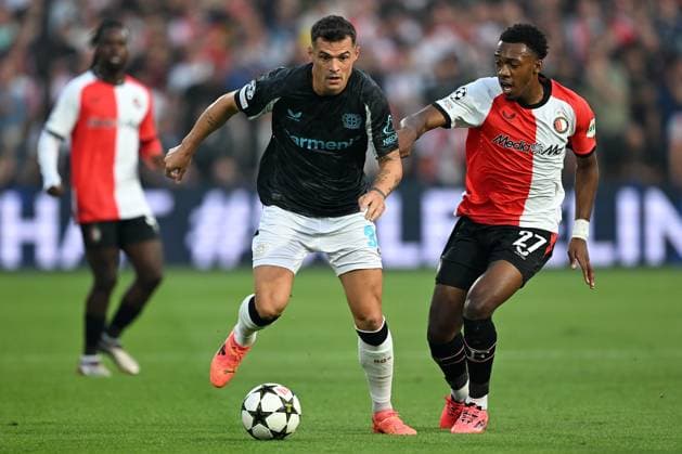 Rotterdam, De Kuip, 19.09.24, GER, Herren, UEFA Champions League, Saison 2024-2025, Feyenoord Rotterdam - Bayer 04 Leverkusen Bild: v.li. im Zweikampf Granit XHAKA (Leverkusen) und Antoni MILAMBO (Feyenoord) Only for editorial use! UEFA regulations prohibit any use of photographs as image sequences and or quasi-video. Suedholland Niederlande