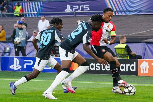 ROTTERDAM, 19-09-2024, Feyenoord - Leverkusen , Stadium Feijenoord de Kuip , football, UEFA Champions League , season 2024 2025 , Bayer Leverkusen player Jeremie Frimpong, Bayer Leverkusen player Edmond Tapsoba, Feyenoord player Quinten Timber Feyenoord - Leverkusen  x26283994x Copyright: