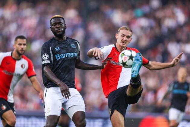 19.09.2024, Fussball, Saison 2024 2025, UEFA Champions League, 1. Spieltag, Feyenoord Rotterdam - Bayer 04 Leverkusen, v. l. Victor Boniface (Bayer 04 Leverkusen), Thomas Beelen (Feyenoord Rotterdam), Rotterdam De Kuip Stadion Feijenoord Niederlande xRHR-FOTO DEx Copyright: DennisxEwert RHR-FOTOx RHR-FOTO DE