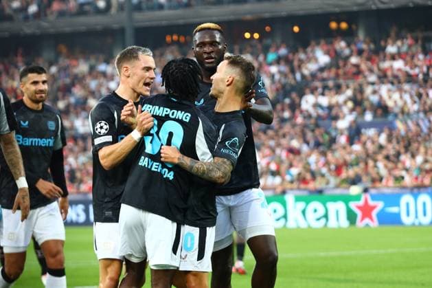 Alex Grimaldo 20 (Bayer 04 Leverkusen) feiert seinen Tor zum 0:2 Feyenoord Rotterdam vs. Bayer 04 Leverkusen, UEFA Champions League, Fussball, 1. Spieltag, Saison 2024 2025, 19.09.2024 Foto: kolbert-press Ant Palmer Stadion Rotterdam De Kuip Niederlande