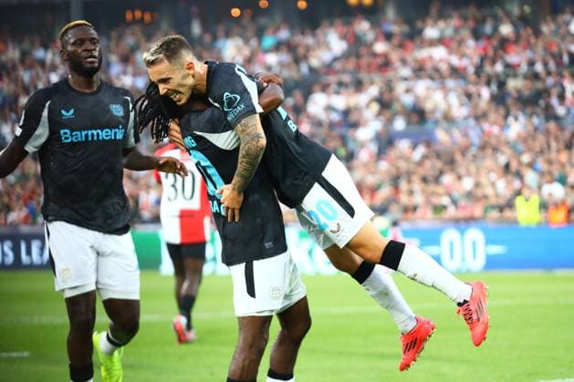 Alex Grimaldo 20 (Bayer 04 Leverkusen) feiert seinen Tor zum 0:2 Feyenoord Rotterdam vs. Bayer 04 Leverkusen, UEFA Champions League, Fussball, 1. Spieltag, Saison 2024 2025, 19.09.2024 Foto: kolbert-press Ant Palmer Stadion Rotterdam De Kuip Niederlande