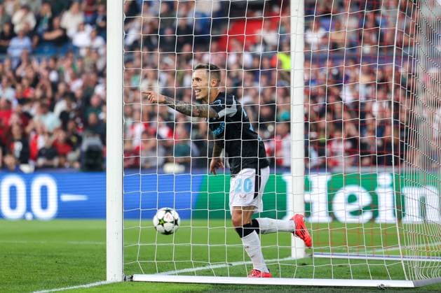 19.09.2024, Fussball, Saison 2024 2025, UEFA Champions League, 1. Spieltag, Feyenoord Rotterdam - Bayer 04 Leverkusen, Alejandro Grimaldo (Bayer 04 Leverkusen) bejubelt das Tor zum 0:2, Rotterdam De Kuip Stadion Feijenoord Niederlande xRHR-FOTO DEx Copyright: DennisxEwert RHR-FOTOx RHR-FOTO DE