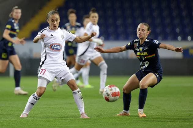 WOMEN SOCCER - UEFA CL, St.Poelten vs Mura SANKT POELTEN,AUSTRIA,19.SEP.24 - WOMEN SOCCER - UEFA Women s Champions League, qualifying round 2, SKN Sankt Poelten vs NS Mura. Image shows Yana Malakhova (Mura) and Chiara Dangelo (St.Poelten).  GEPAxpictures xWalterxLuger