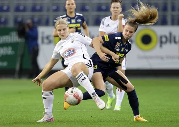 WOMEN SOCCER - UEFA CL, St.Poelten vs Mura SANKT POELTEN,AUSTRIA,19.SEP.24 - WOMEN SOCCER - UEFA Women s Champions League, qualifying round 2, SKN Sankt Poelten vs NS Mura. Image shows Lea Dolinar (Mura) and Sarah Mattner (St.Poelten).  GEPAxpictures xWalterxLuger