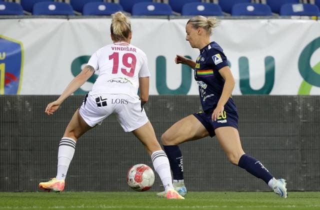WOMEN SOCCER - UEFA CL, St.Poelten vs Mura SANKT POELTEN,AUSTRIA,19.SEP.24 - WOMEN SOCCER - UEFA Women s Champions League, qualifying round 2, SKN Sankt Poelten vs NS Mura. Image shows Zala Vindisar (Mura) and Sophie Hillebrand (St.Poelten).  GEPAxpictures xWalterxLuger