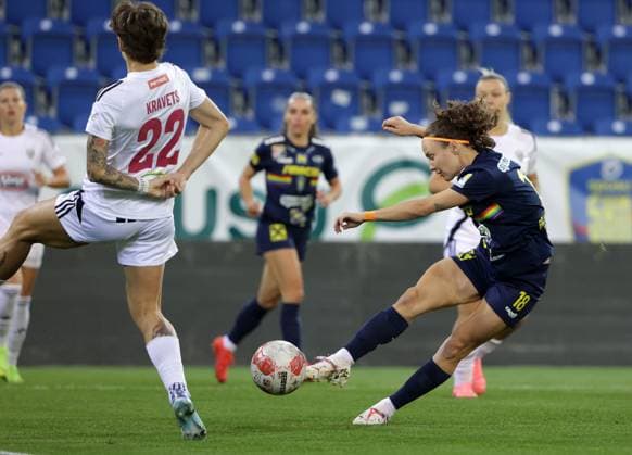 WOMEN SOCCER - UEFA CL, St.Poelten vs Mura SANKT POELTEN,AUSTRIA,19.SEP.24 - WOMEN SOCCER - UEFA Women s Champions League, qualifying round 2, SKN Sankt Poelten vs NS Mura. Image shows Darya Kravets (Mura) and Melanie Brunnthaler (St.Poelten).  GEPAxpictures xWalterxLuger