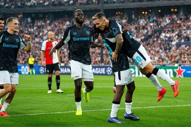 Jubel von Leverkusen zum 0:2 Feyenoord Rotterdam vs. Bayer Leverkusen, Fussball, Champions League, 1. Spieltag, Saison 2024 2025, 19.09.2024 Feyenoord Rotterdam vs. Bayer Leverkusen, Fussball, Champions League, 1. Spieltag, Saison 2024 2025, 19.09.2024 Rotterdam Copyright: xEibner-Pressefoto JustinxDerondex EP_JDU