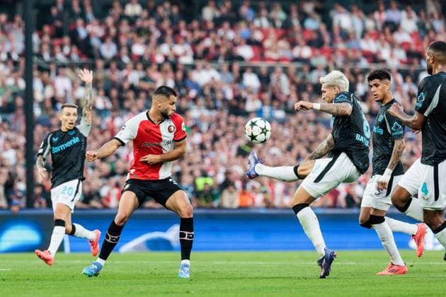 UEFA Champions League: Feyenoord Rotterdam - Bayer 04 Leverkusen; 19.09.2024 Zweikampf David Hancko (Feyenoord Rotterdam, 33), Robert Andrich (Bayer 04 Leverkusen, 8) UEFA Champions League: Feyenoord Rotterdam - Bayer 04 Leverkusen, Rotterdam, Stadion Feijenoord De Kuip am 19.09.2024 Copyright: xBEAUTIFULxSPORTS Wunderlx