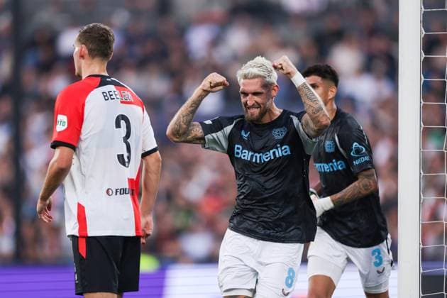 19.09.2024, Fussball, Saison 2024 2025, UEFA Champions League, 1. Spieltag, Feyenoord Rotterdam - Bayer 04 Leverkusen, Robert Andrich (Bayer 04 Leverkusen) bejubelt das Tor zum 0:4 durch Edmond Tapsoba (Bayer 04 Leverkusen), Rotterdam De Kuip Stadion Feijenoord Niederlande xRHR-FOTO DEx Copyright: DennisxEwert RHR-FOTOx RHR-FOTO DE