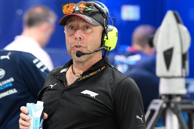 September 19, 2024, Singapore, Singapore, Singapore: Thursday, September 19th, 2024, Singapore: A Williams Racing official on day 1 of the Formula One Grand Prix of Singapore at the Marina Bay Street Circuit. Singapore Singapore - ZUMAc251 20240919_znp_c251_058 Copyright: xVikramxChandrasekarx