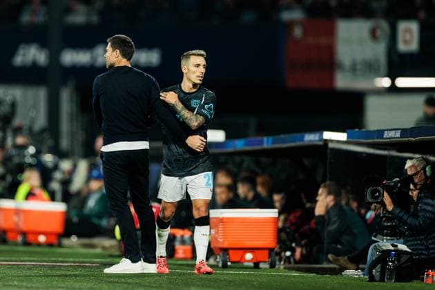 UEFA Champions League: Feyenoord Rotterdam - Bayer 04 Leverkusen; 19.09.2024 Xabi Alonso (Cheftrainer Bayer 04 Leverkusen) und Alejandro Grimaldo (Bayer 04 Leverkusen, 20) umarmen sich nach Auswechslung UEFA Champions League: Feyenoord Rotterdam - Bayer 04 Leverkusen, Rotterdam, Stadion Feijenoord De Kuip am 19.09.2024 Copyright: xBEAUTIFULxSPORTS Wunderlx