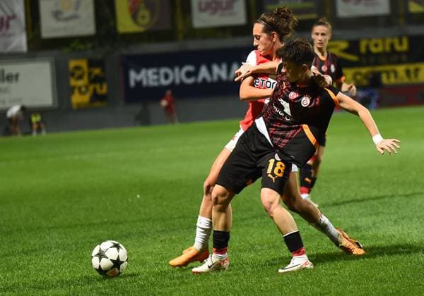 Kristina Bakarandze (18) of Galatasaray (W) during the UEFA Women s Champions League 2nd qualifying first leg match between Galatasaray and Slavia Praha at Esenyurt Necmi KadioglÅüu Stadium in Istanbul i Turkey on September 19 , 2024. ( Photo by Seskimphoto ) Istanbul Turkey Istanbul Turkey Copyright: xSeskimphotox GSaray-SPraha-19924 (5)