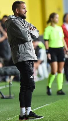 Coach Jiri Vagner Slavia Praha (W) during the UEFA Women s Champions League 2nd qualifying first leg match between Galatasaray and Slavia Praha at Esenyurt Necmi KadioglÅüu Stadium in Istanbul i Turkey on September 19 , 2024. ( Photo by Seskimphoto ) Istanbul Turkey Istanbul Turkey Copyright: xSeskimphotox GSaray-SPraha-19924 (10)