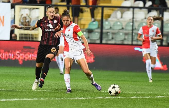 Andrea Staskova (12) of Galatasaray (W) and Diana Bartovicova (20) of Slavia Praha (W) during the UEFA Women s Champions League 2nd qualifying first leg match between Galatasaray and Slavia Praha at Esenyurt Necmi KadioglÅüu Stadium in Istanbul i Turkey on September 19 , 2024. ( Photo by Seskimphoto ) Istanbul Turkey Istanbul Turkey Copyright: xSeskimphotox GSaray-SPraha-19924 (6)