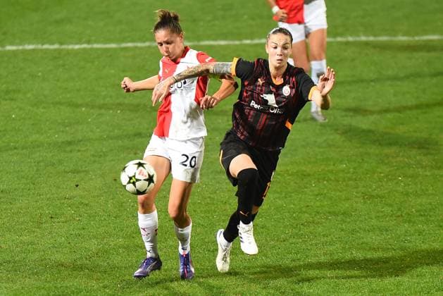 Andrea Staskova (R) of Galatasaray (W) and Diana Bartovicova (L) of Slavia Praha (W) during the UEFA Women s Champions League 2nd qualifying first leg match between Galatasaray and Slavia Praha at Esenyurt Necmi KadioglÅüu Stadium in Istanbul i Turkey on September 19 , 2024. ( Photo by Seskimphoto ) Istanbul Turkey Istanbul Turkey Copyright: xSeskimphotox GSaray-SPraha-19924 (13)