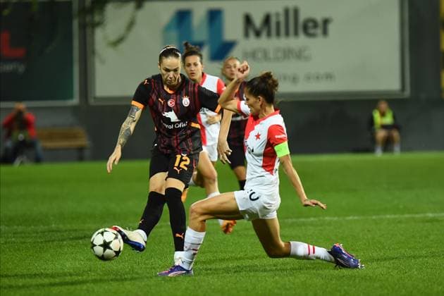 Andrea Staskova (12) of Galatasaray (W) and Diana Bartovicova (20) of Slavia Praha (W) during the UEFA Women s Champions League 2nd qualifying first leg match between Galatasaray and Slavia Praha at Esenyurt Necmi KadioglÅüu Stadium in Istanbul i Turkey on September 19 , 2024. ( Photo by Seskimphoto ) Istanbul Turkey Istanbul Turkey Copyright: xSeskimphotox GSaray-SPraha-19924 (16)