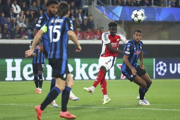 Bukayo Saka of Arsenal with a shot on goal Atalanta v Arsenal, UEFA Champions League, Group Stage, Football, Gewiss Stadium, Bergamo, Italy, 19 Sep 2024 EDITORIAL USE ONLY No use with unauthorised audio, video, data, fixture lists, club league logos or live services. Online in-match use limited to 120 images, no video emulation. No use in betting, games or single club league player publications. Copyright: xSimonxDael Shutterstockx 14722274d