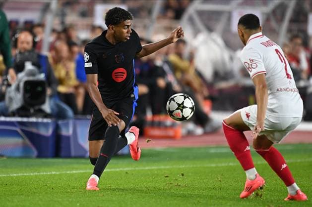 AS Monaco v FC Barcelona, Barca - UEFA Champions League 2024 25 League Phase MD1 Lamine Yamal of FC Barcelona and Vanderson De Oliveira Campos of AS Monaco challenge during the UEFA Champions League 2024 25 League Phase MD1 match between AS Monaco and FC Barcelona at Stade Louis II on September 19, 2024 in Monaco, Monaco. Monaco Stade Louis II Monaco Monaco Copyright: xNealxSimpson Sportsphoto APLx 14048228