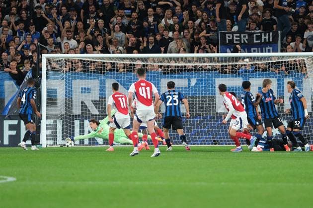 CALCIO - UEFA Champions League - Atalanta BC vs FC Arsenal Marco Carnesecchi of Atalanta BC 1907 in action during the UEFA Champions League 2024 2025 football match between Atalanta BC and Arsenal FC at Gewiss Stadium on September 19, 2024, Bergamo, Italy. Bergamo Italy  Copyright: xIPAxSport ABACAx